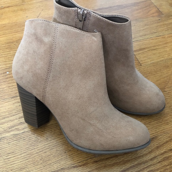 Sueded Block-Heel Booties for Women - Picture 5 of 7